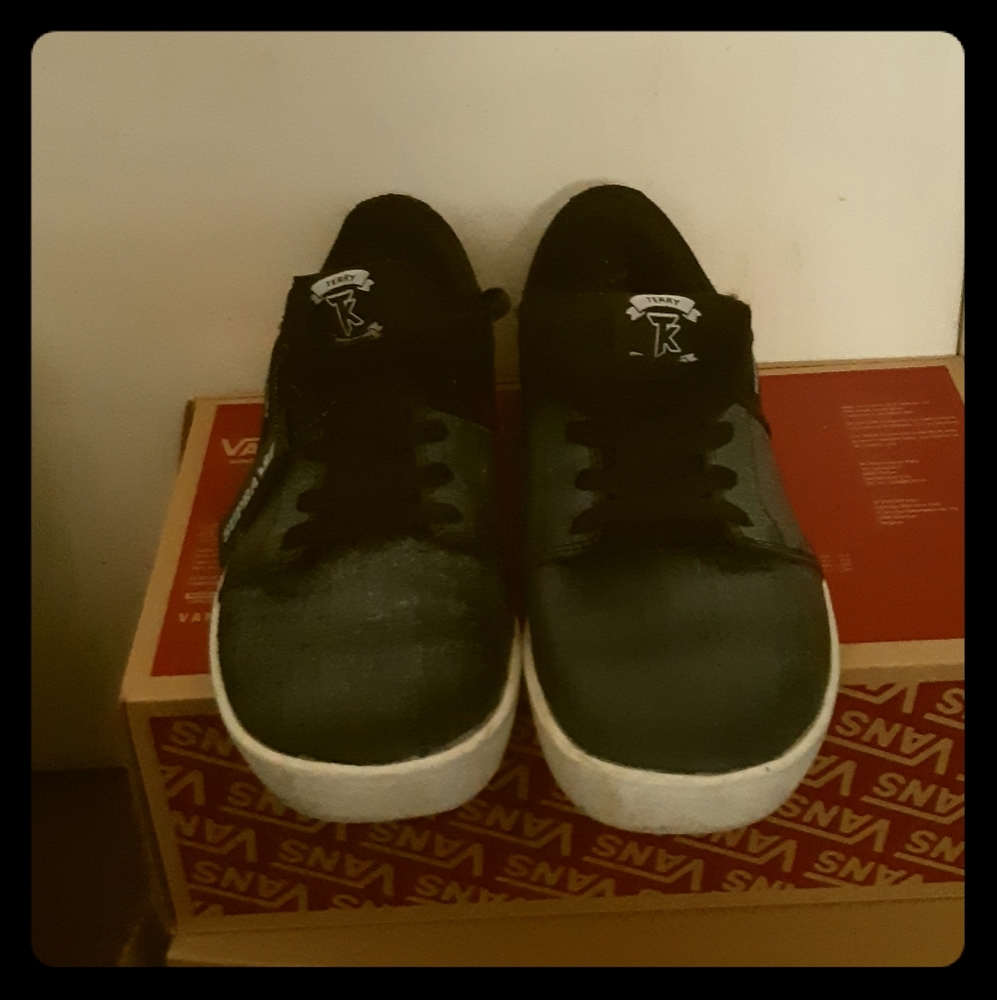 Shoes sneakers